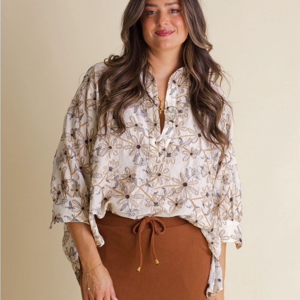 NELLIE MAE textured Bloom Button Up Top.